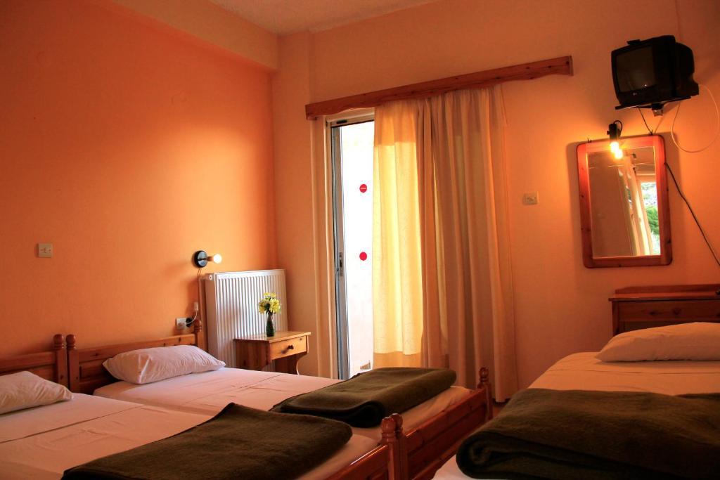 Hotel Galaxias Agioi Pandes Quarto foto