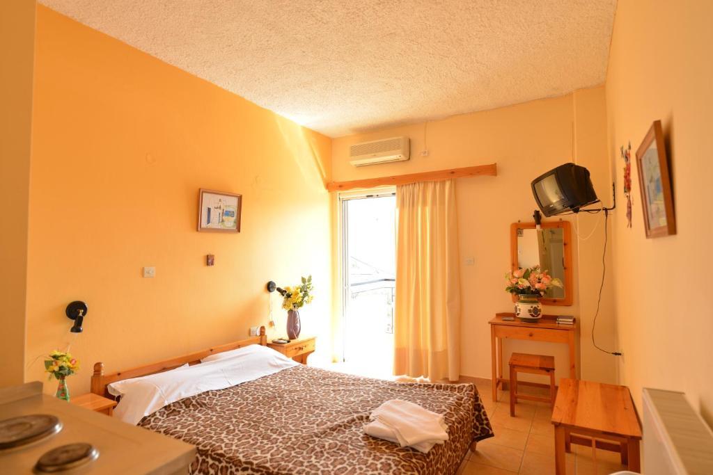 Hotel Galaxias Agioi Pandes Quarto foto