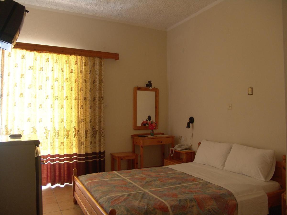 Hotel Galaxias Agioi Pandes Quarto foto
